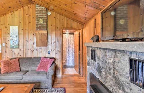 St Ignace Apartment | Lovely Lake Huron Getaway Beach Access and Kayaks!