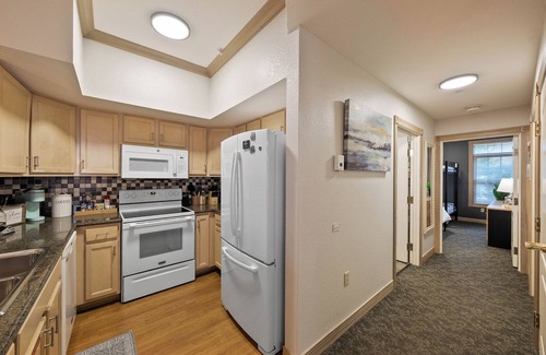 Sheboygan Condo | Lovely Lake Lookout - Cozy 2BR Condo Steps from Lake Michigan