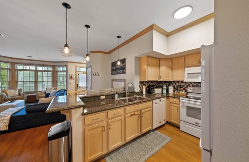 Sheboygan Condo | Lovely Lake Lookout - Cozy 2BR Condo Steps from Lake Michigan