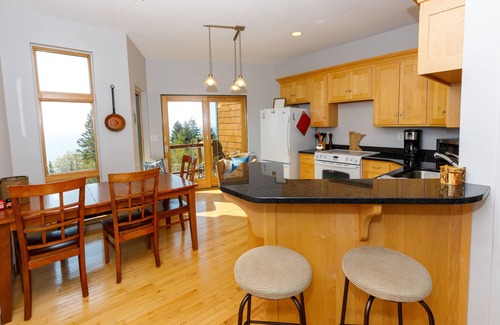 Tofte House | Lovely Lake Superior Waterfront Townhome, North Shore of MN.