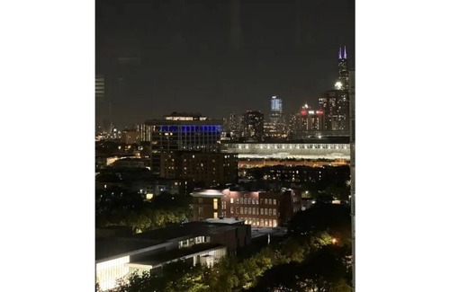 Douglas House | Lovely Lake View apartment minutes from Downtown.