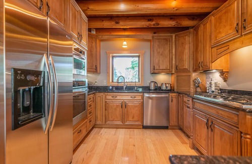 Necedah Cabin | LOVELY LAKEFRONT HOME ON THE SHORES OF CASTLE ROCK LAKE WITH PRIVATE PIER