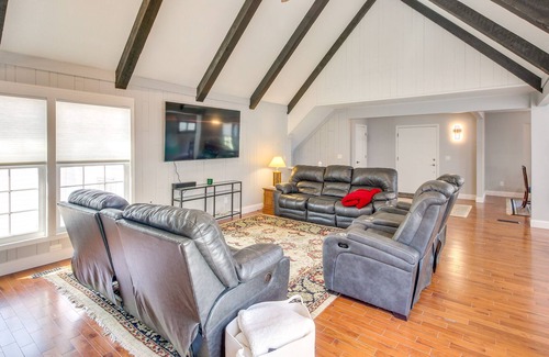 Lenexa House | Lovely Lenexa Home w/ Patio ~ 16 Mi to Kansas City