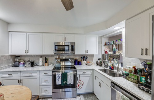 Lexington House | Lovely Lexington Home: 4 Mi to Downtown!