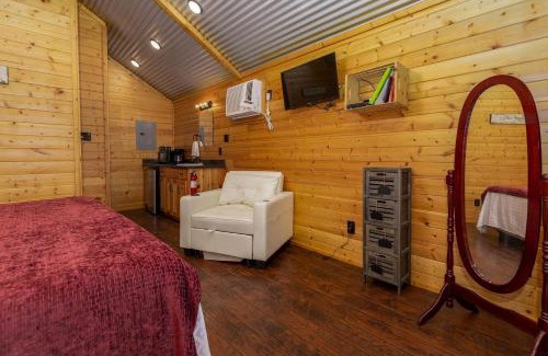 Pipe Creek House | Lovely Log Cabin Rental for Four near San Antonio Texas