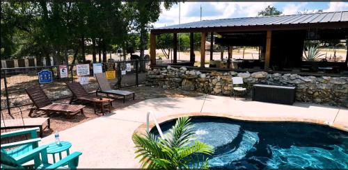 Pipe Creek House | Lovely Log Cabin Rental for Four near San Antonio Texas