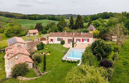Villamblard House | Lovely long farmhouse sleeps 14 with large pool in the heart of the Périgord