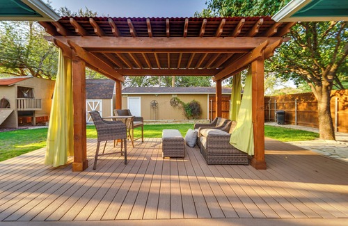 Tech Terrace Cottage | Lovely Lubbock Home w/Furnished Deck & Grill