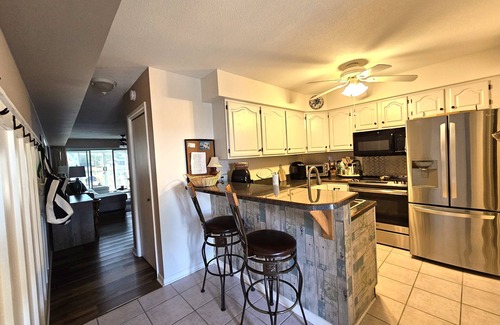 Keen-Wik On the Bay House | Lovely Mallard Lakes townhome, minutes from Fenwick and OC beaches.