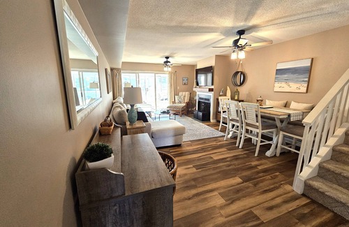 Keen-Wik On the Bay House | Lovely Mallard Lakes townhome, minutes from Fenwick and OC beaches.