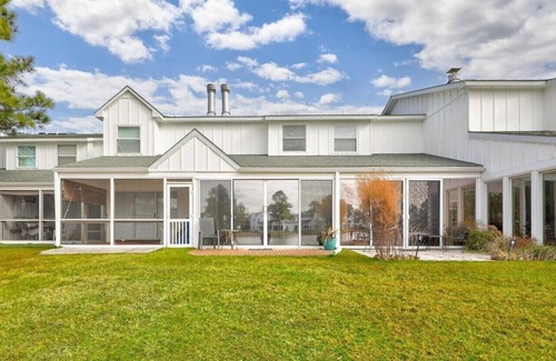 Keen-Wik On the Bay House | Lovely Mallard Lakes townhome, minutes from Fenwick and OC beaches.
