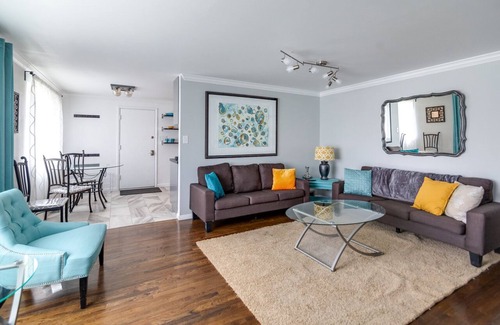 Hillcrest House | Lovely Midcentury Modern Inspired 3 bedroom house
