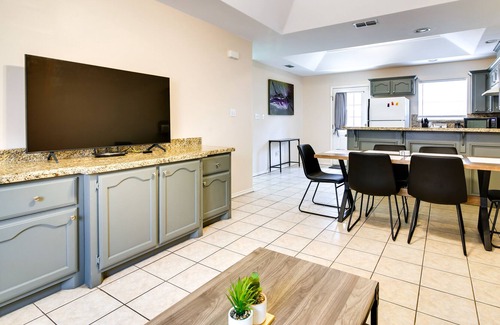 Mission Apartment | Lovely Mission Apartment in Prime Location!