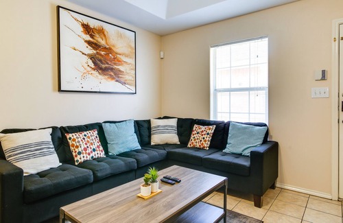 Mission Apartment | Lovely Mission Apartment in Prime Location!
