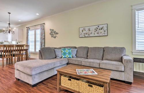 Washington Square House | Lovely Mobile Retreat with Deck and Front Porch!