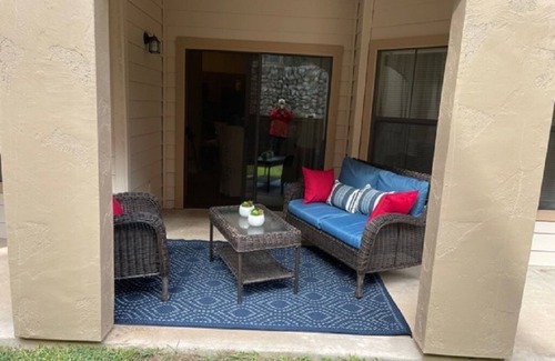 Medical Center District Apartment | Lovely, Modern lifestyle 1 bedroom. Centrally located. Close to all.
