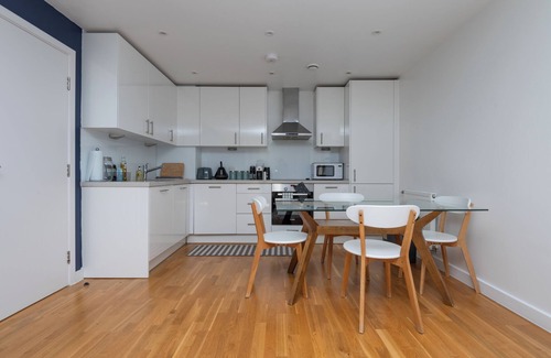 Feltham West Apartment | Lovely modern one bed apartment close to airport