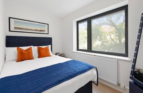 Windlesham Apartment | Lovely, New Flat in Village Centre - Free Parking!