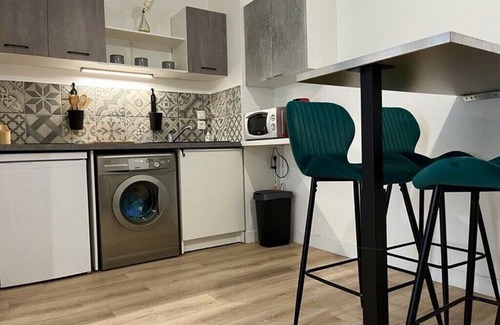 Centre Ville d'Ales Apartment | Lovely newly renovated T2 apartment, 3mns walk from the station