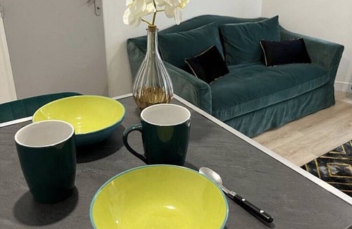 Centre Ville d'Ales Apartment | Lovely newly renovated T2 apartment, 3mns walk from the station