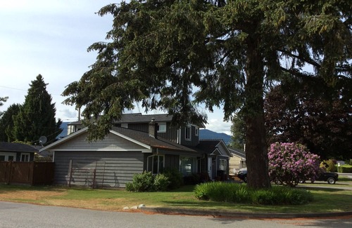 District of North Vancouver House | Lovely North Vancouver Home- great for family gatherings