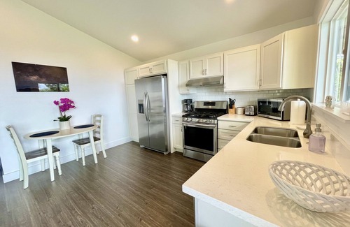 Holualoa Cottage | Lovely Ocean View Orchard House above Kona