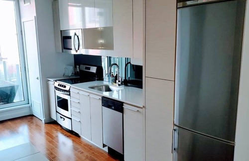 Cite Multimedia Condo | Lovely one bedroom condo with pool in the Old Port