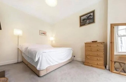 Turnham Green Apartment | Lovely one Bedroom Flat in the Heart of Chiswick