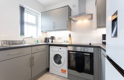 Eccles Apartment | Lovely One-bedroom Serviced Apartment in Eccles
