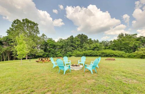 Eureka Springs Apartment | Lovely Ozarks Cabin Rental about 5 Mi to Beaver Lake!