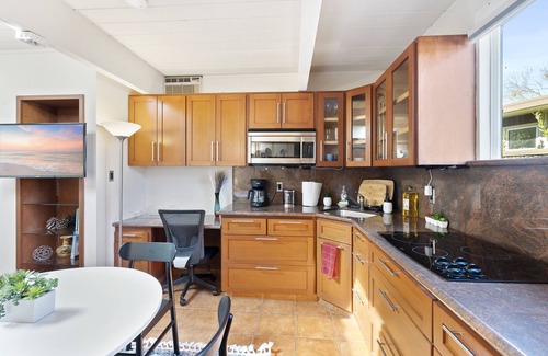Palo Alto Apartment | Lovely Pet Friendly Studio on Quiet Culdesac w/Fast WiFi