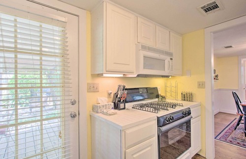 Pottsboro House | Lovely Pottsboro Home w/Patio & Fire Pits!
