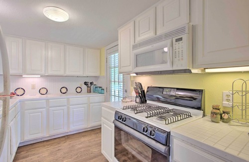 Pottsboro House | Lovely Pottsboro Home w/Patio & Fire Pits!