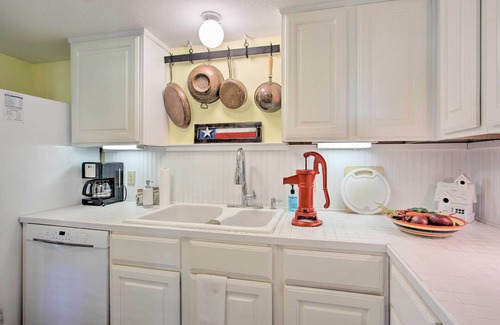 Pottsboro House | Lovely Pottsboro Home w/Patio & Fire Pits!