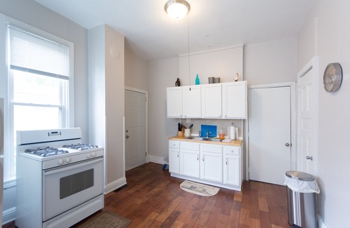 Payne - Phalen Apartment | Lovely, Private 2 Bdrm w/Laundry, Cozy Amenities!