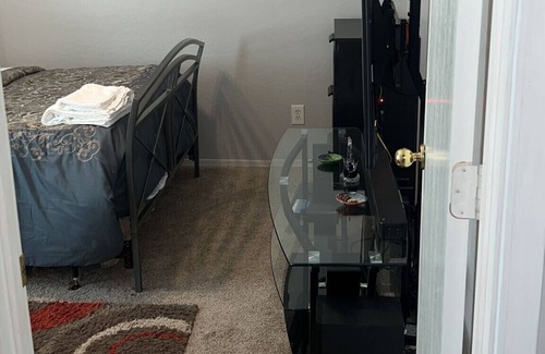 El Mirage House | LOVELY PRIVATE ROOMS PRIVATE BATHS IN A HOUSE