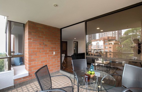 Las Lomas I Apartment | Lovely, Quiet 3-bedroom apartment with big balcony in El Poblado