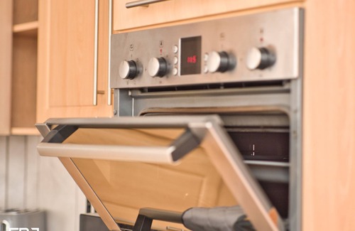 Birmingham House | Lovely Refurbished Home - Free Parking/WiFi