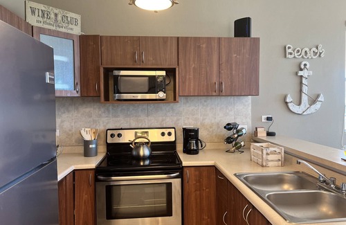 El Combate Condo | Lovely & relaxing 2 bedr, 2 bath full A/C penthouse with great views, sleeps 6
