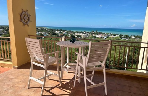 El Combate Condo | Lovely & relaxing 2 bedr, 2 bath full A/C penthouse with great views, sleeps 6
