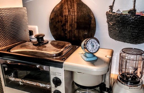 Savannah Apartment | Lovely retro island studio