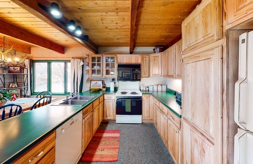 Basalt House | Lovely Riverfront Home w/Private Washer/Dryer, Fireplaces - Close to Ski Resorts