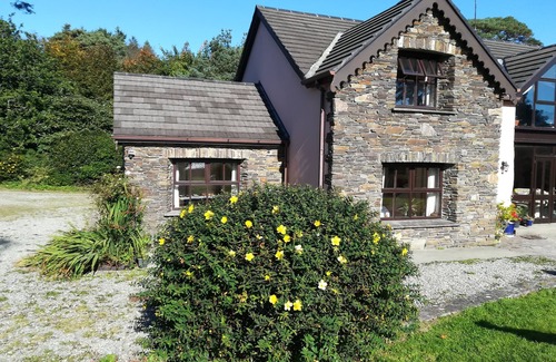 Leap House | Lovely Sea View Apartment in Rineen - 4 Guests