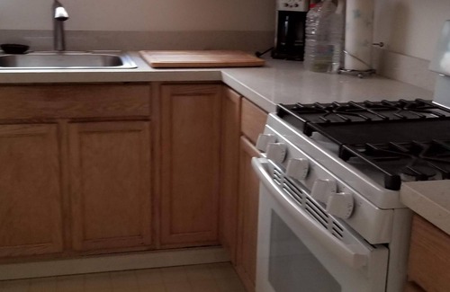 Richmond Annex Apartment | Lovely Secret Garden Full Apartment: 2 bedrooms and two bathroomsn