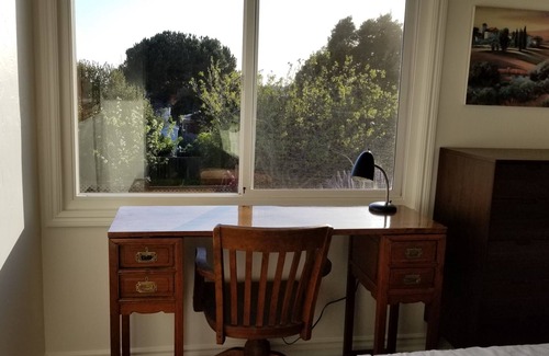 Richmond Annex Apartment | Lovely Secret Garden Full Apartment: 2 bedrooms and two bathroomsn