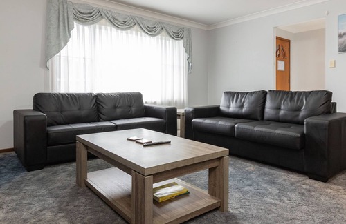 Tuncurry Villa | Lovely Single Level Villa close to Rockpool Beach, Tuncurry
