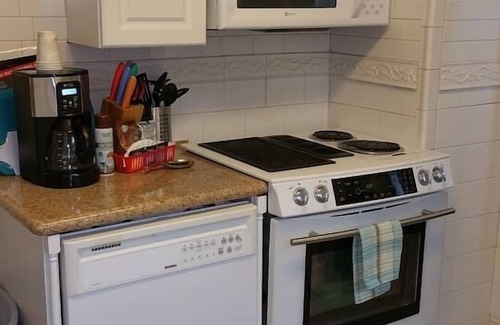 Downtown Klamath Falls House | ❤️ Lovely Smart Craftsman | 2 Kings | BBQ, Firepit, Patio Sets, Fenced Yard | HD