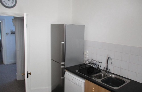 Ryde Apartment | Lovely Spacious 3 Bedded First Floor Apartment