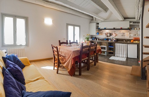 Santa Croce House | Lovely, Spacious Apartment in the Centre of Venice,