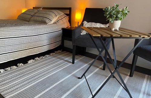 Colonialtown North House | Lovely Spacious Guesthouse in Mills 50 District